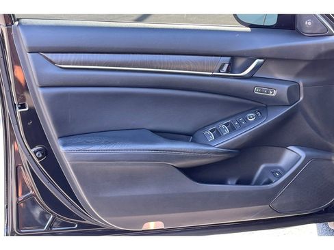 Used 2018 Honda Accord Touring image 11