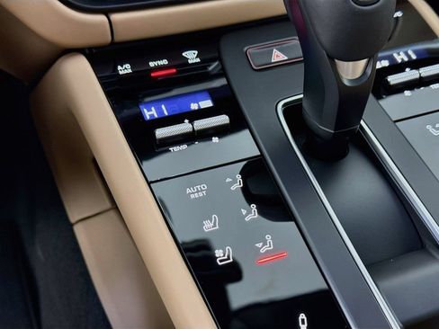 Certified 2026 Porsche Macan AWD/4WD image 16