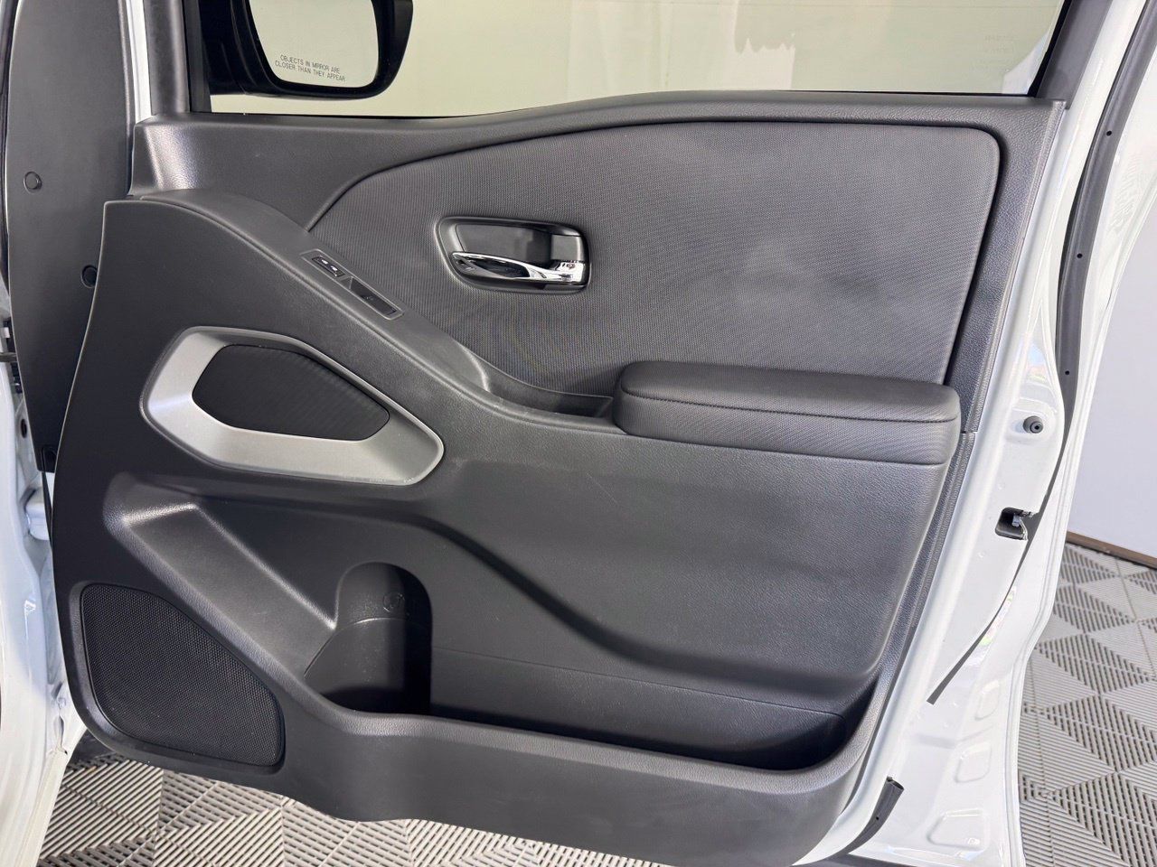 Used 2024 Nissan Frontier SV RWD image 32