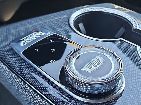 New 2025 Cadillac Optiq Sport 1 w/ LPO, ONYX Package image 23