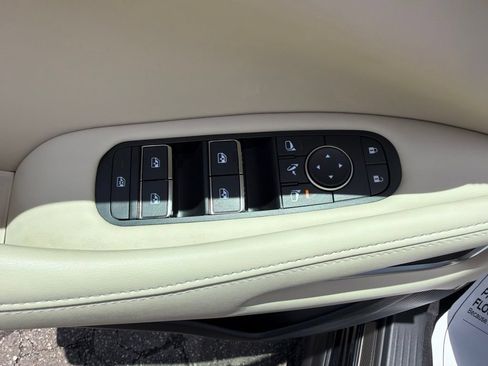 Used 2023 INFINITI QX60 Sensory w/ Vision Package AWD/4WD image 19