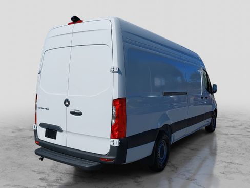 Used 2024 Mercedes-Benz eSprinter 170 Cargo image 5
