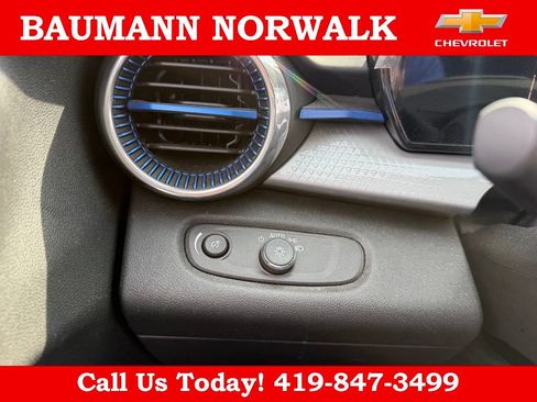 Used 2024 Chevrolet Trax LT w/ Driver Confidence Package FWD image 15