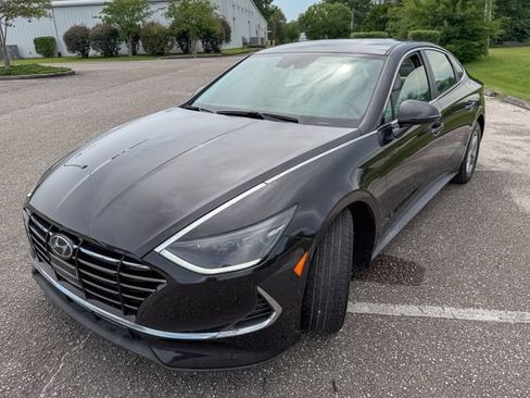 Used 2023 Hyundai Sonata SE w/ Preferred Accessory Package FWD image 9