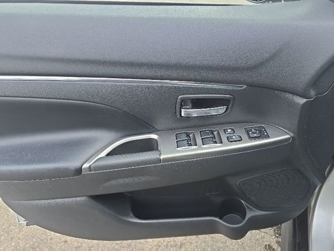 Used 2018 Mitsubishi Outlander Sport SE FWD image 19