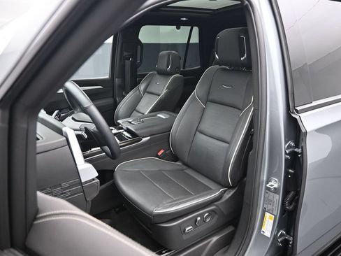 Used 2025 Cadillac Escalade Premium Luxury w/ Touring Package AWD/4WD image 9