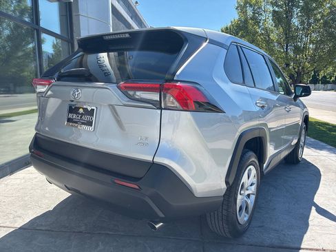 Used 2022 Toyota RAV4 LE AWD/4WD image 5