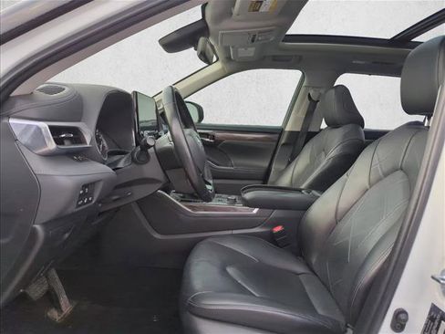 Certified 2022 Toyota Highlander Platinum image 10
