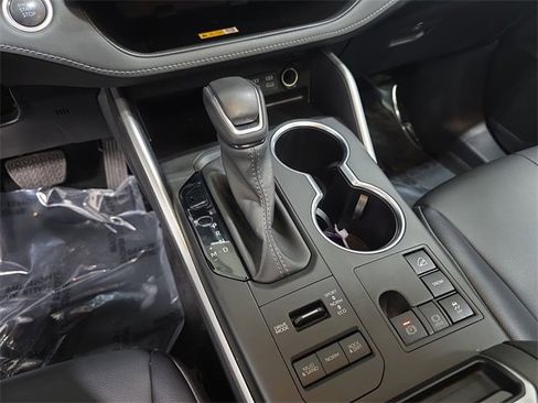 Certified 2024 Toyota Highlander XLE image 25