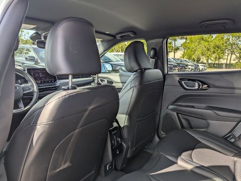 New 2026 Jeep Compass Latitude image 9