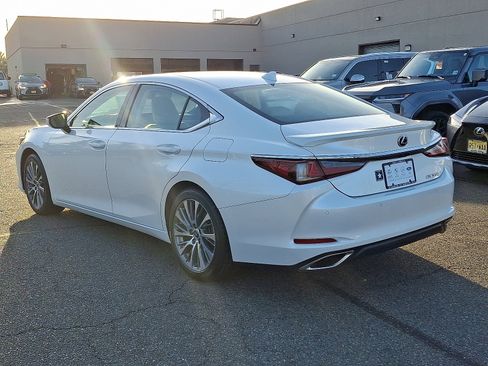 Certified 2021 Lexus ES 350 w/ Premium Package image 4