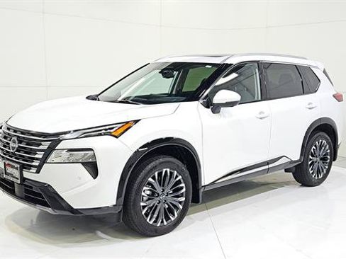 Certified 2026 Nissan Rogue Platinum w/ Tech Package AWD/4WD image 3