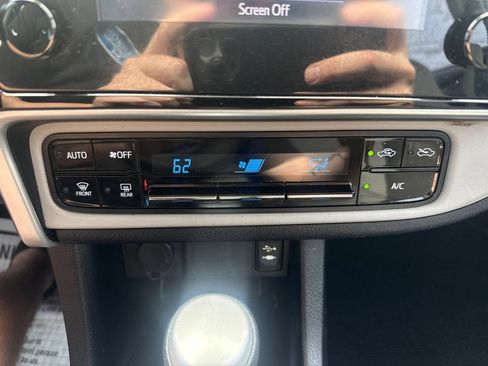 Used 2017 Toyota Corolla LE FWD image 34