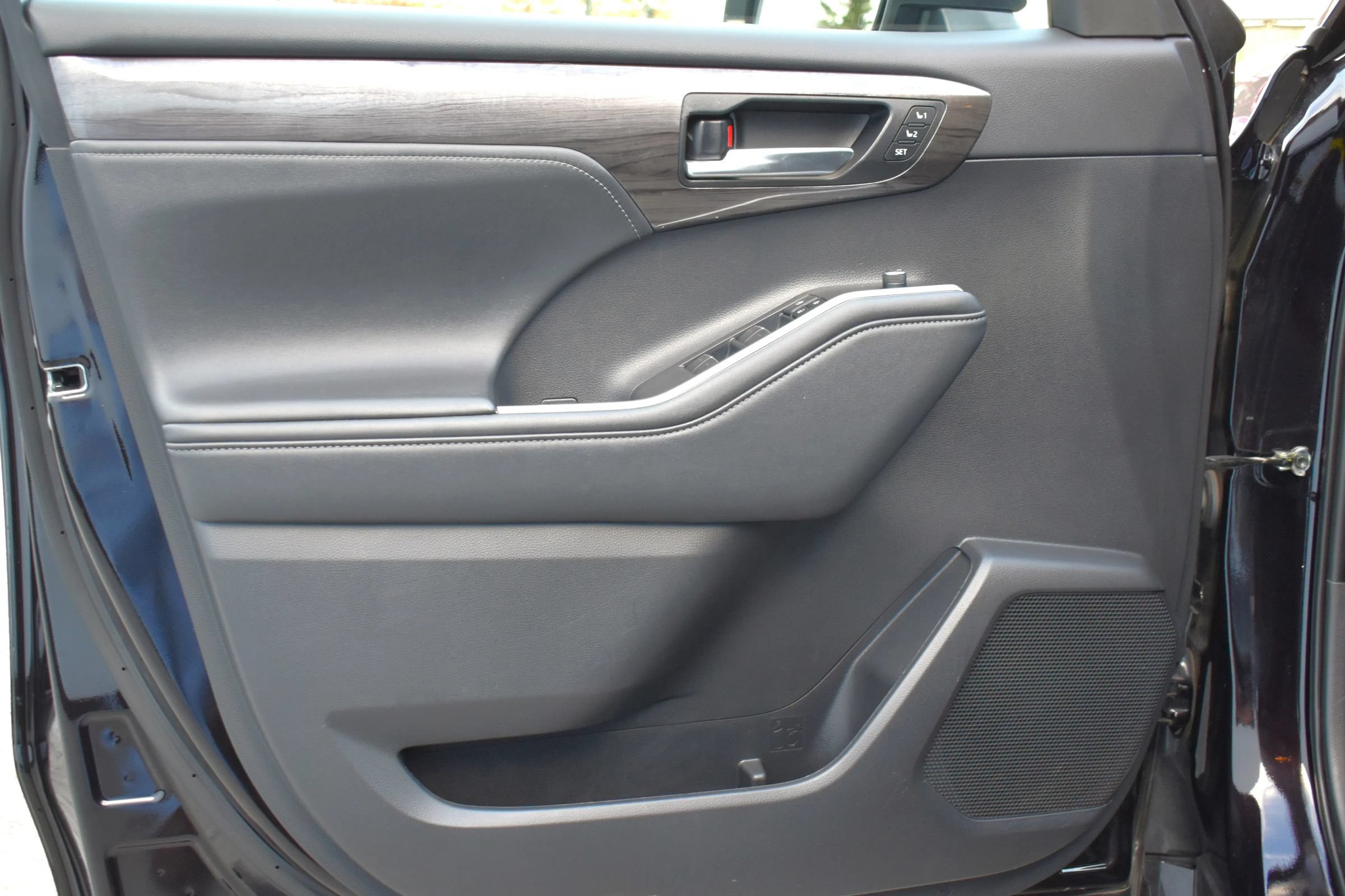 Used 2021 Toyota Highlander Platinum AWD/4WD image 17