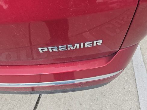 Used 2019 Chevrolet Traverse Premier w/ Driver Confidence II Package FWD image 6
