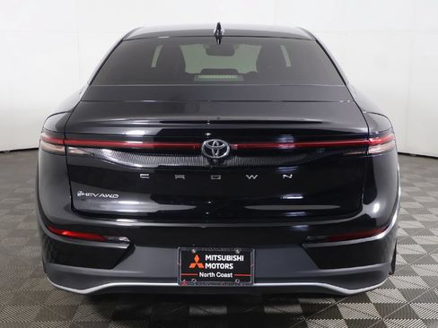 Used 2025 Toyota Crown AWD/4WD image 12