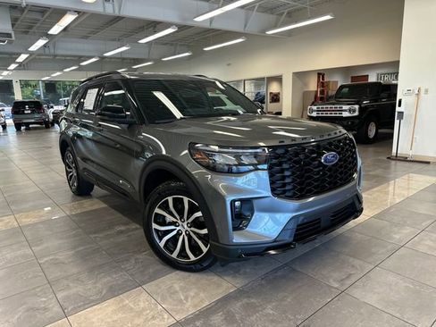 Used 2025 Ford Explorer ST-Line AWD/4WD image 1