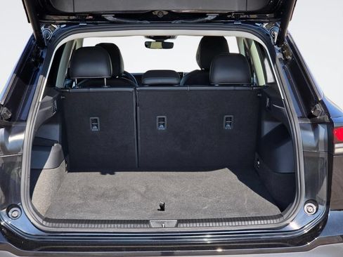 Used 2026 Volkswagen Tiguan SE FWD image 11