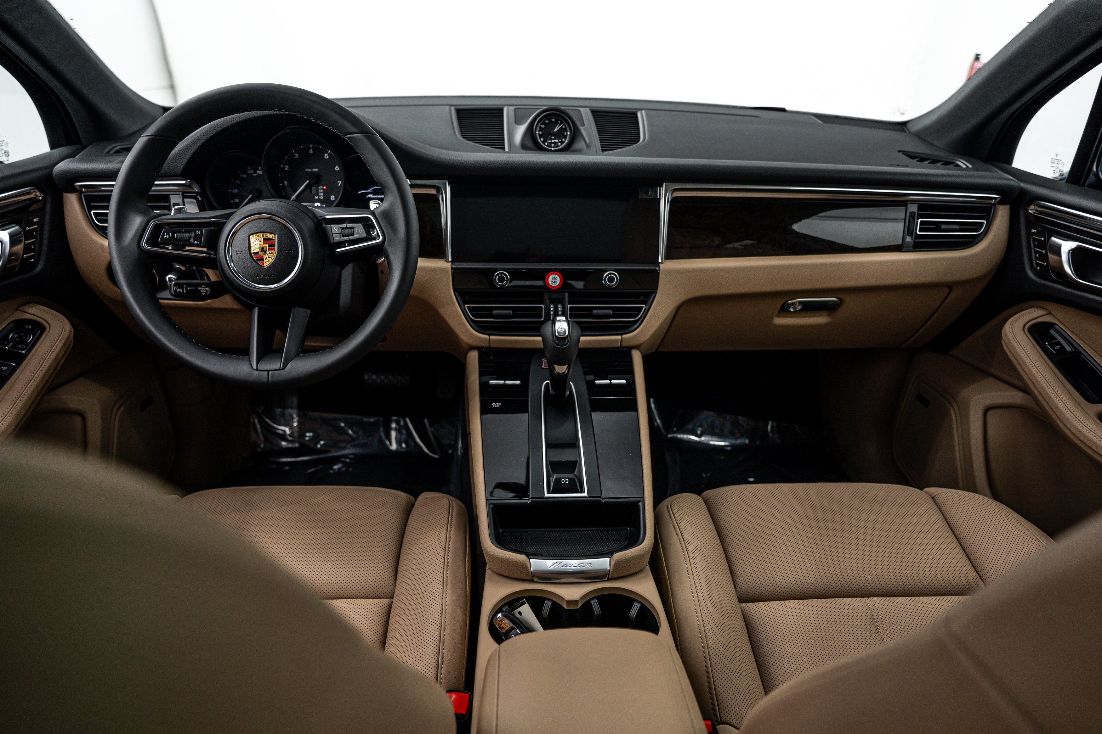 Certified 2026 Porsche Macan AWD/4WD image 22