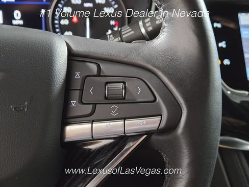 Used 2024 Cadillac XT6 Premium Luxury w/ Technology Package FWD image 34