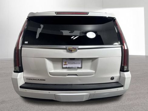 Used 2019 Cadillac Escalade ESV Luxury AWD/4WD image 32