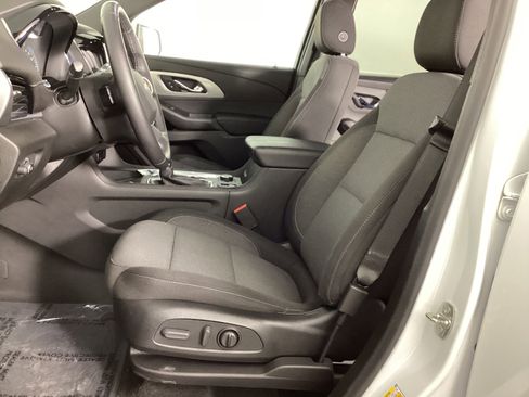 Used 2022 Chevrolet Traverse LT image 30