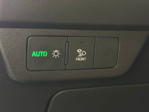 Used 2024 Audi Q4 e-tron Prestige image 34