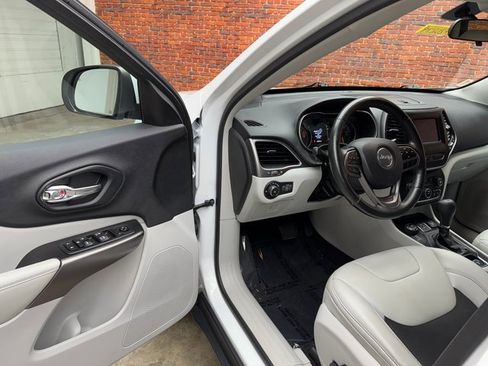 Used 2020 Jeep Cherokee Latitude Plus w/ Cold Weather Group image 9