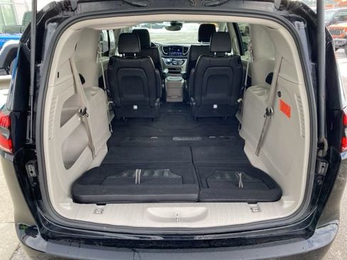 Used 2024 Chrysler Pacifica Touring-L FWD image 27