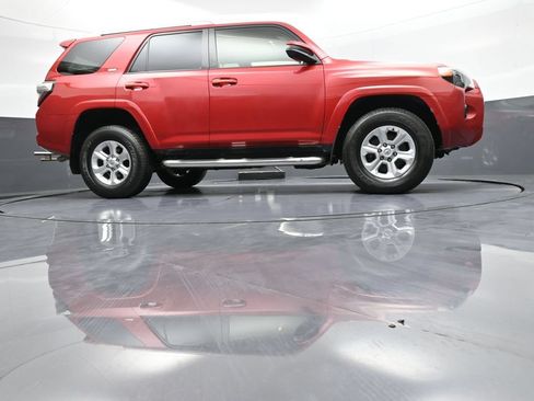 Used 2016 Toyota 4Runner SR5 AWD/4WD image 27