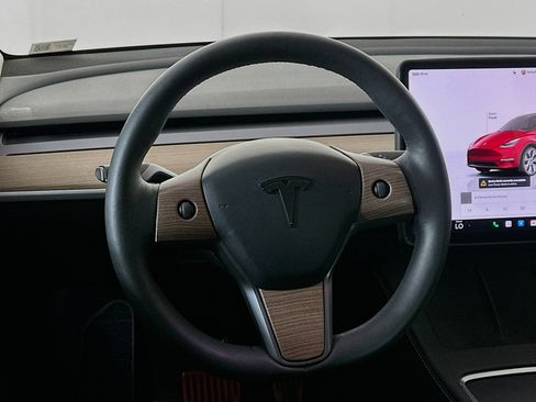 Used 2023 Tesla Model Y Long Range image 17