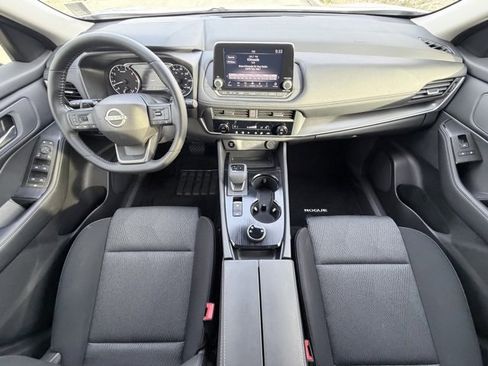 Certified 2025 Nissan Rogue SV image 28