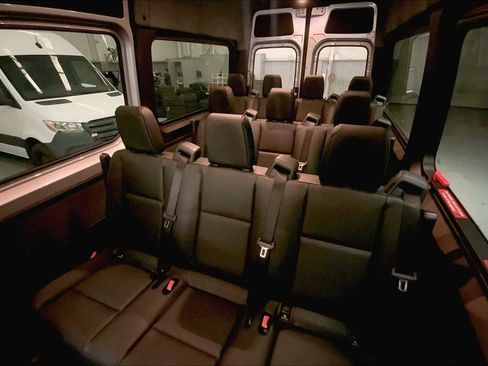 Used 2025 Mercedes-Benz Sprinter 2500 image 6