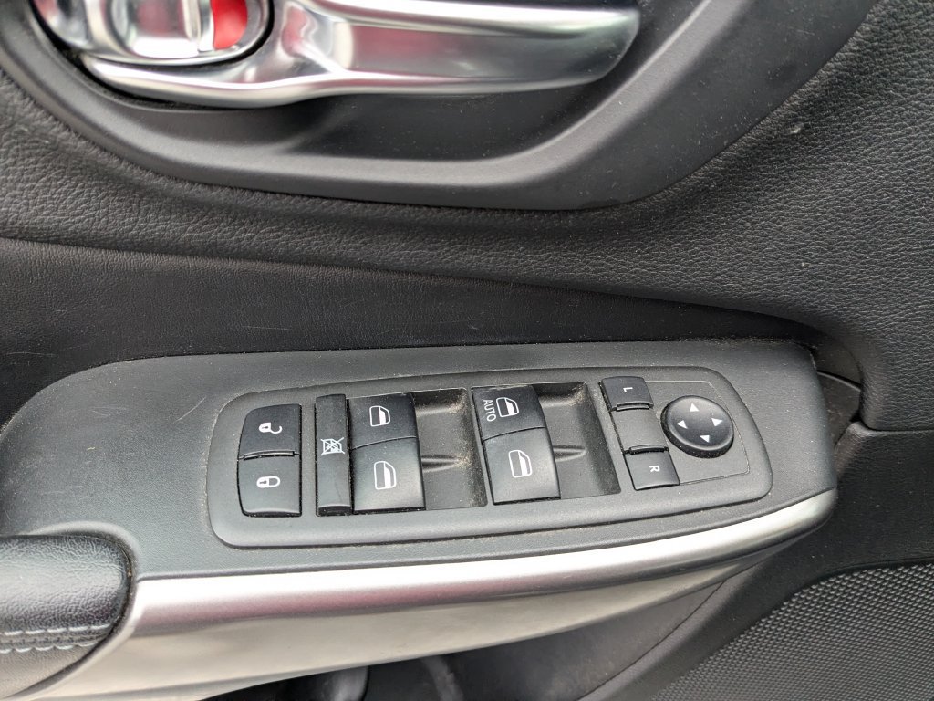 Used 2019 Jeep Cherokee Latitude w/ Popular Appearance Group AWD/4WD image 23