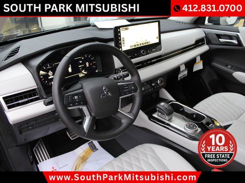 Used 2025 Mitsubishi Outlander AWD image 10