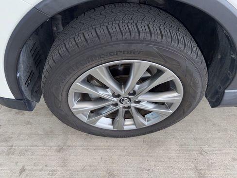 Used 2017 Toyota RAV4 Limited image 2