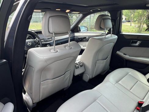 Used 2010 Mercedes-Benz E 350 Sedan image 53