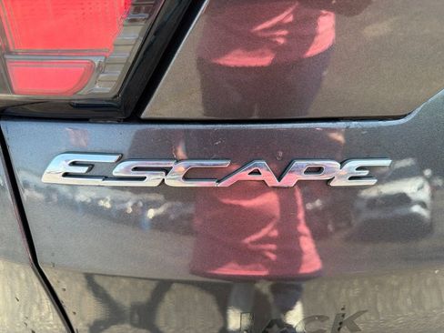 Used 2017 Ford Escape SE AWD/4WD image 6