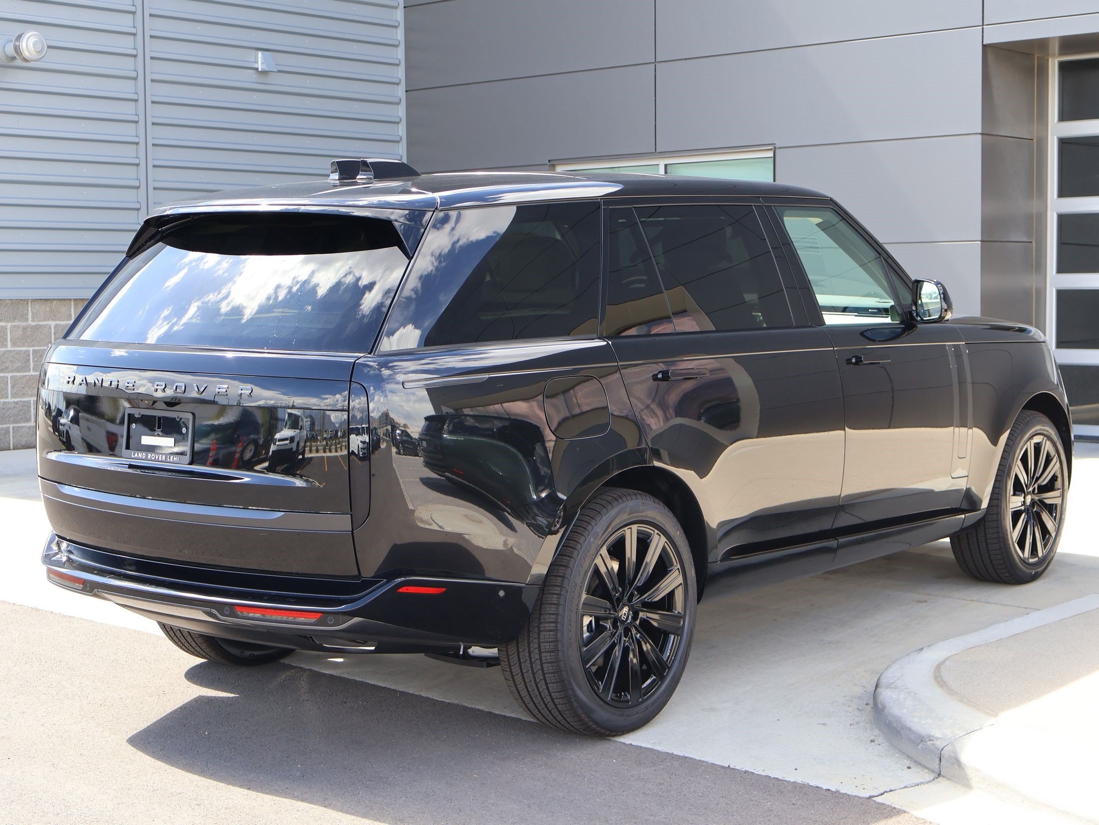 New 2027 Land Rover Range Rover Long Wheelbase SE AWD/4WD image 5