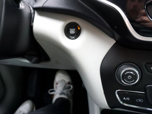 Used 2019 Jeep Cherokee Limited image 15