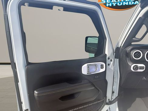 Used 2020 Jeep Wrangler Unlimited Sahara w/ Uconnect 4C Nav & Sound Group AWD/4WD image 20