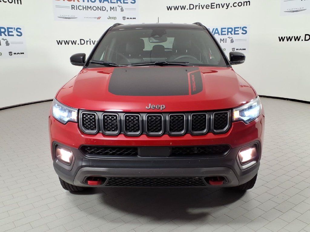Used 2023 Jeep Compass Trailhawk AWD/4WD image 2