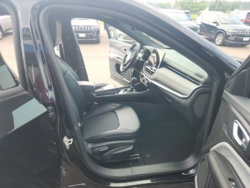 Used 2024 Jeep Compass Latitude image 14