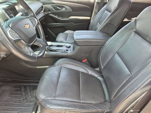 Used 2018 Chevrolet Traverse Premier w/ Driver Confidence II Package FWD image 11