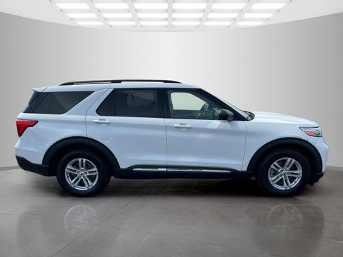Used 2024 Ford Explorer XLT w/ Equipment Group 202A RWD image 3