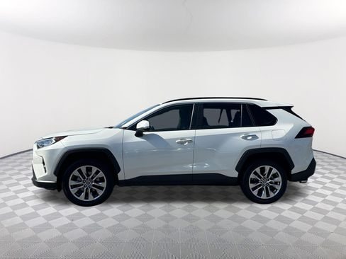 Used 2019 Toyota RAV4 Limited w/ Cold Weather Package FWD image 8