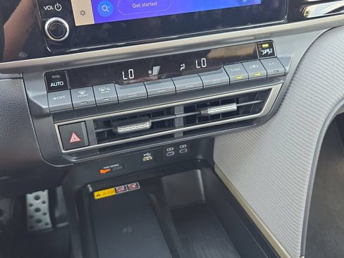 Used 2026 Toyota Camry SE w/ Convenience Package FWD image 21