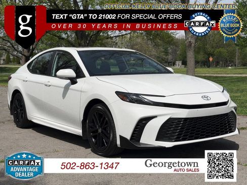 Used 2025 Toyota Camry SE w/ Convenience Package image 1