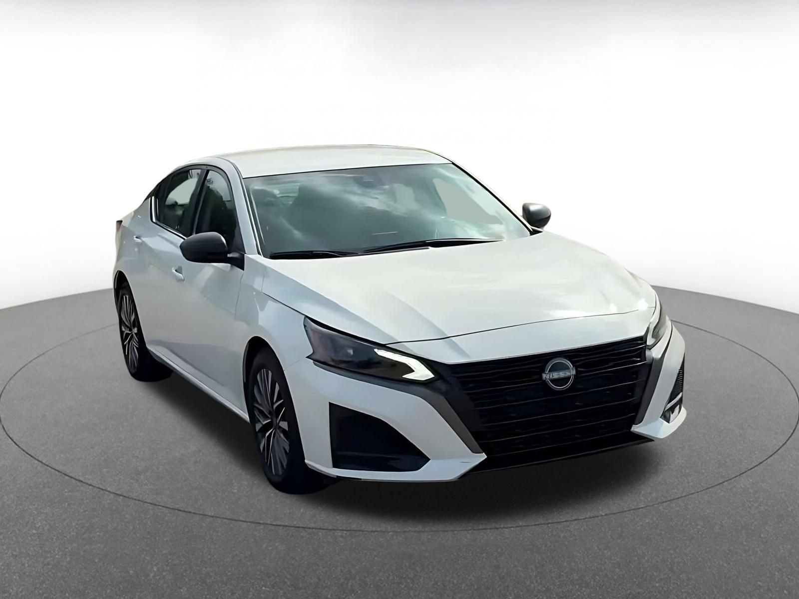 Used 2026 Nissan Altima 2.5 SV FWD image 3