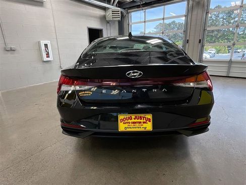 Used 2022 Hyundai Elantra SEL image 4